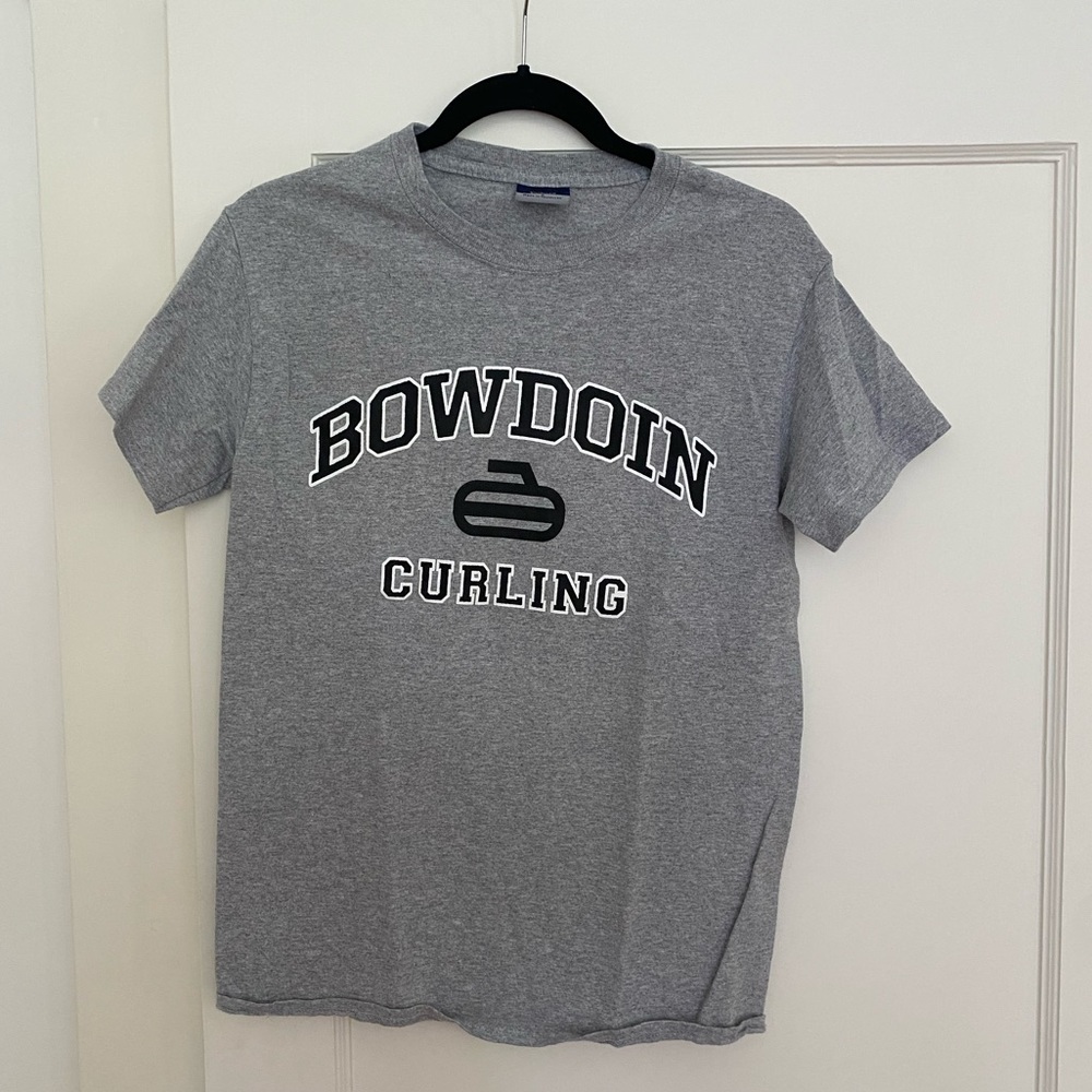 Bowdoin College curling t-shirt